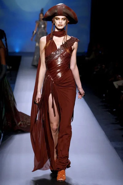 Look 24
